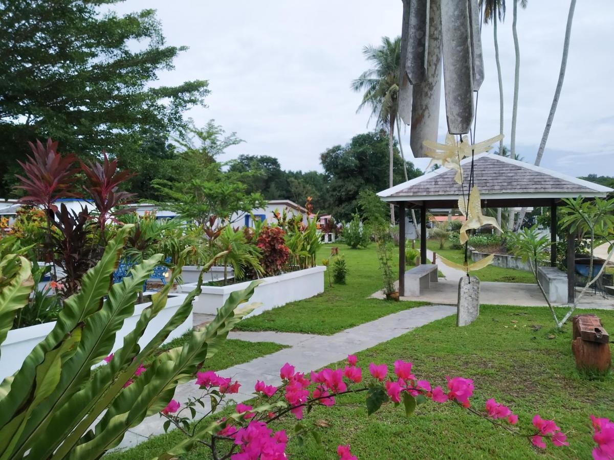 Rafflesia Resort Lundu Exterior photo
